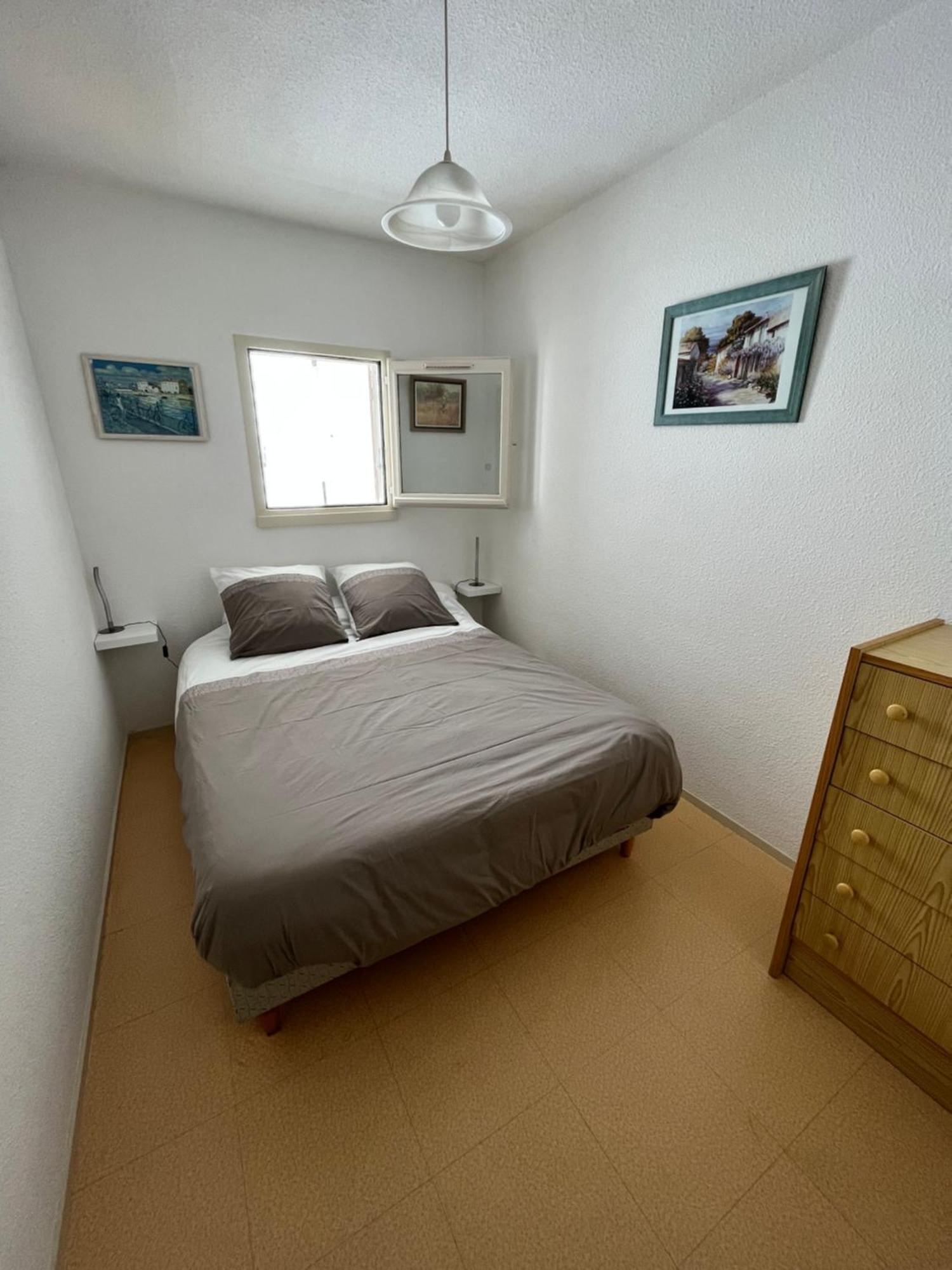 Appartement 1 Chambre, Avec Loggia Et Vue Sur Le Port Olona La Chaume ภายนอก รูปภาพ